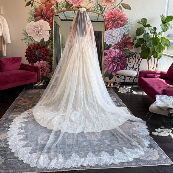 Chantilly Lace Trim Mantilla Veil, Length: Cathedral 118"/3m - Never Worn - Picture 1 of 5